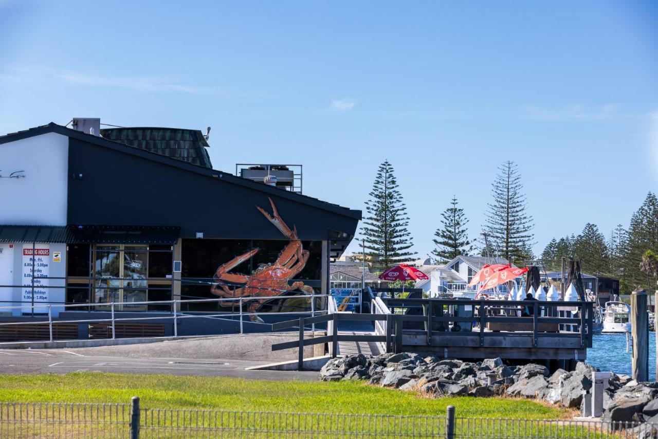 South Pacific Palms Motor Inn Tuncurry Bagian luar foto