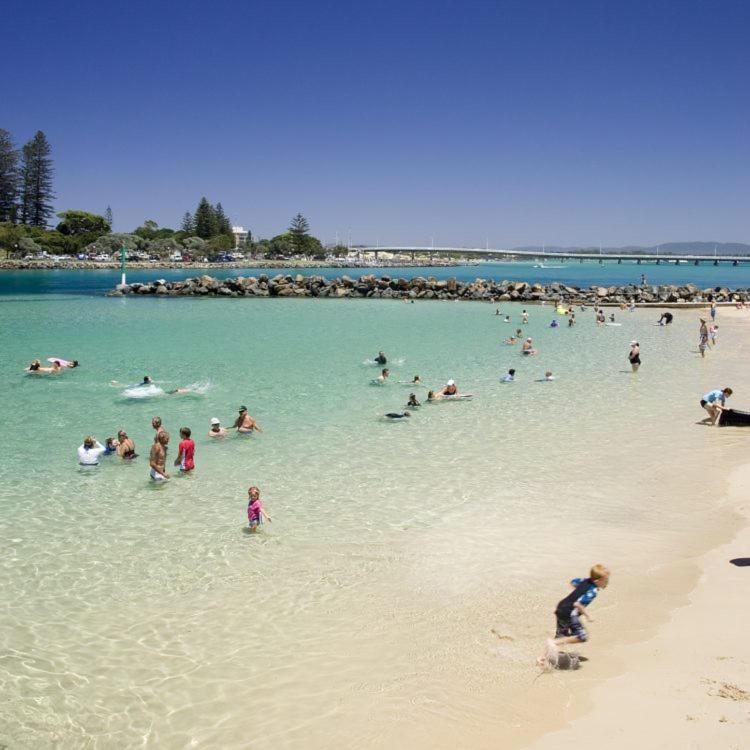 South Pacific Palms Motor Inn Tuncurry Bagian luar foto