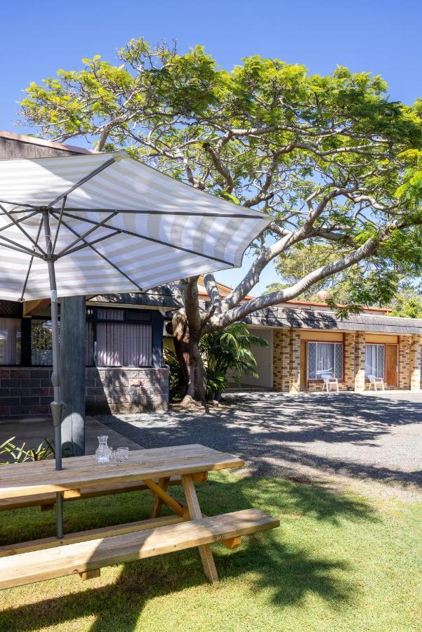 South Pacific Palms Motor Inn Tuncurry Bagian luar foto