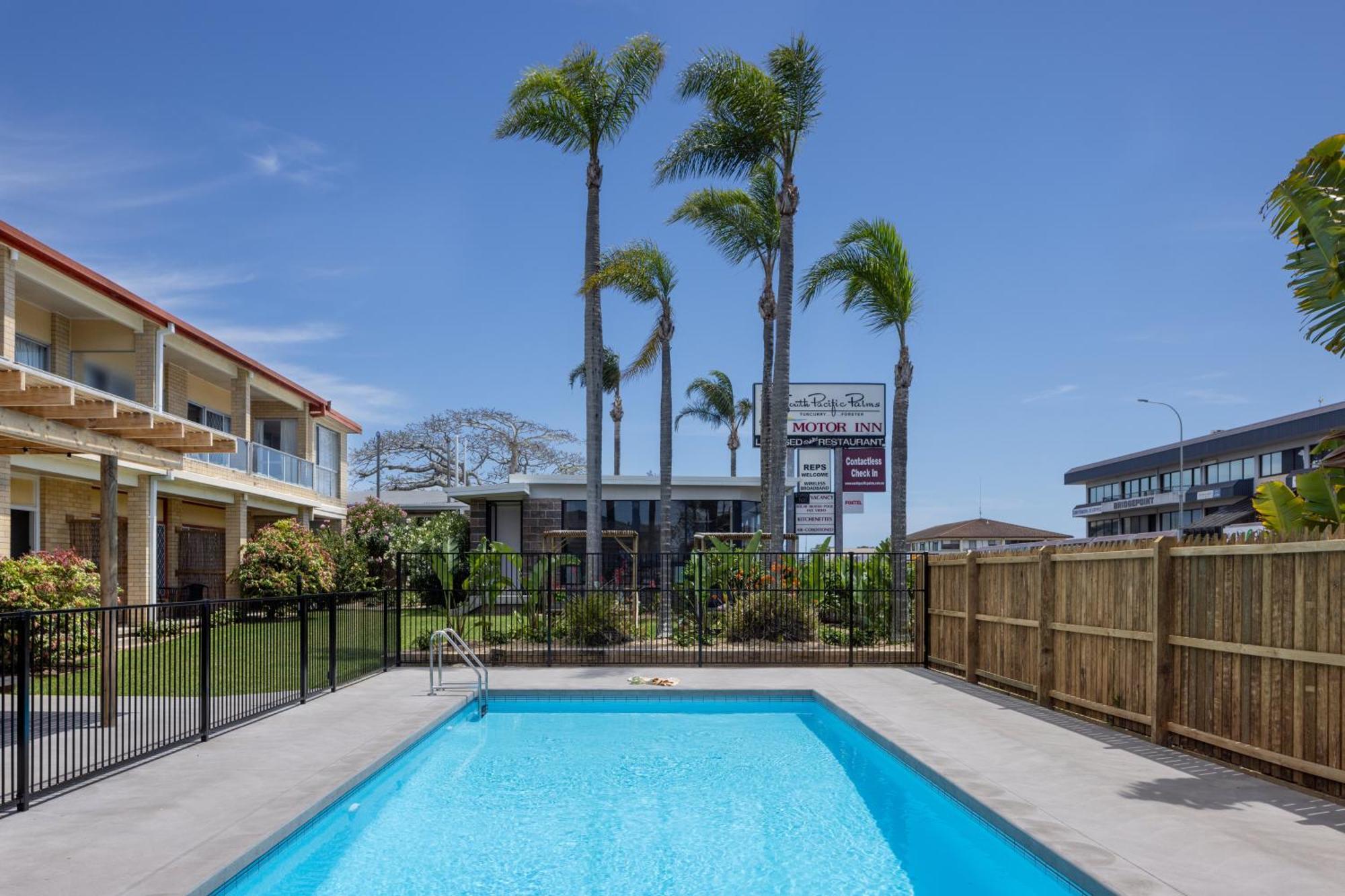 South Pacific Palms Motor Inn Tuncurry Bagian luar foto